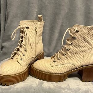 Women's Cream Textured Ankle Boots